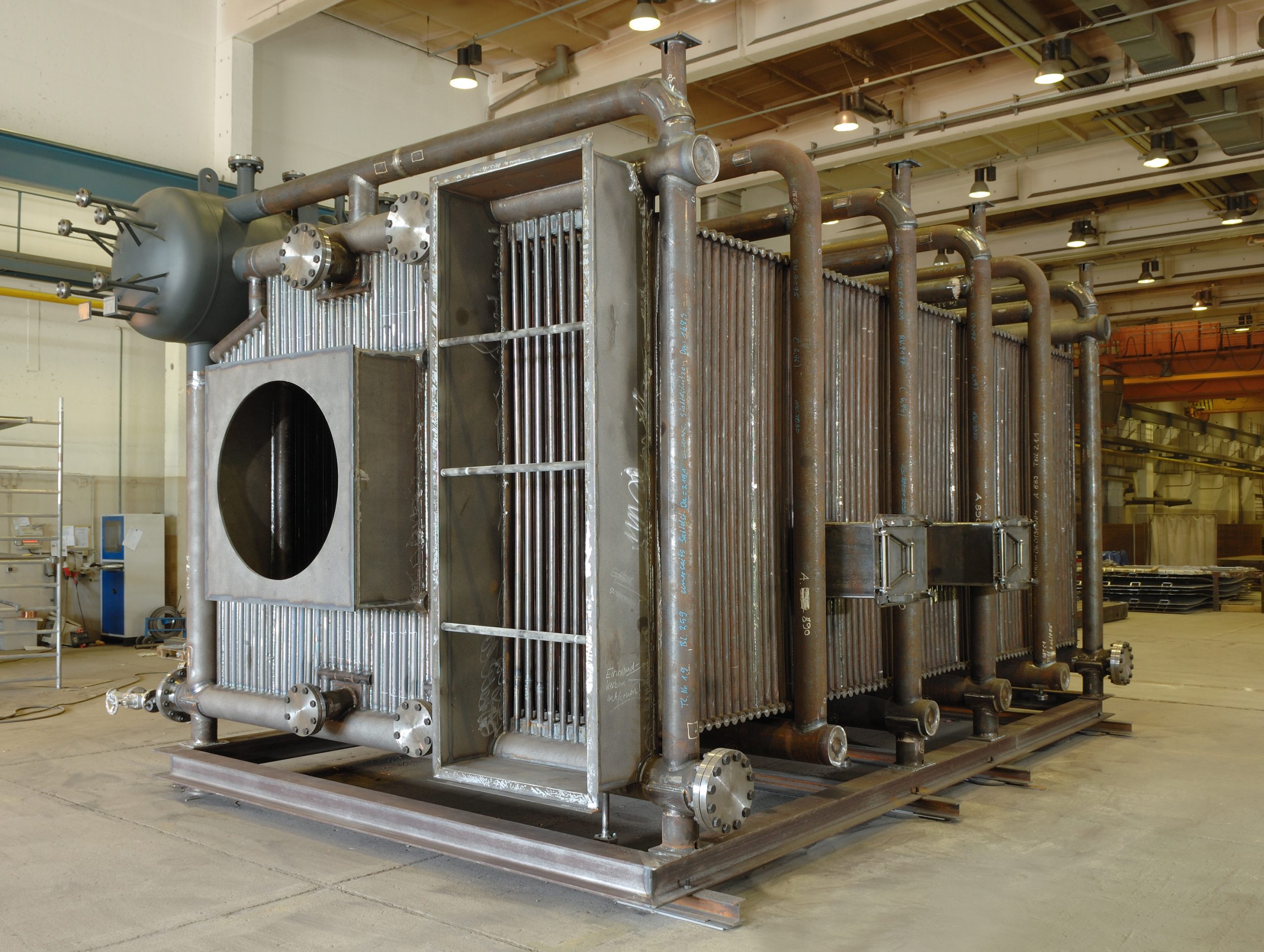 Oil and gas-fired 25 t / h water tube boiler (2007) Oil and gas-fired 25 t / h water tube boiler (2007)
