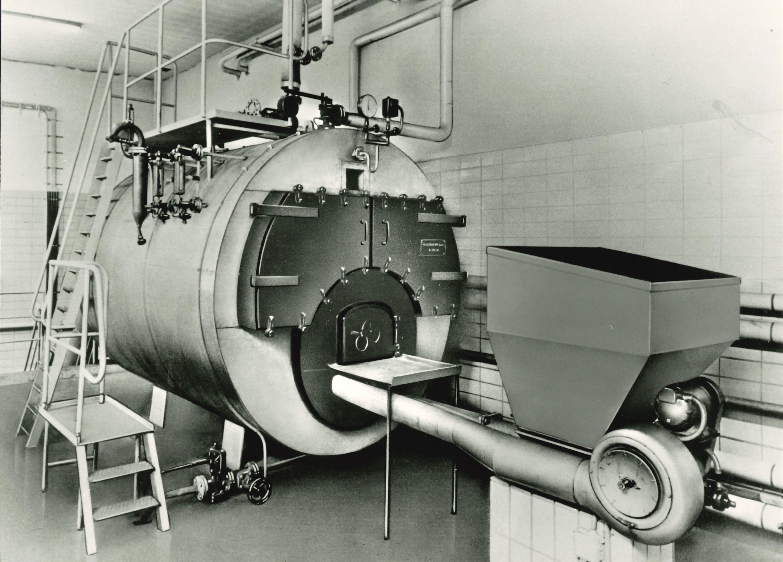 Coal-fired 3 t / h three-pass boiler with underfeed firing (1957) Coal-fired 3 t / h three-pass boiler with underfeed firing (1957)